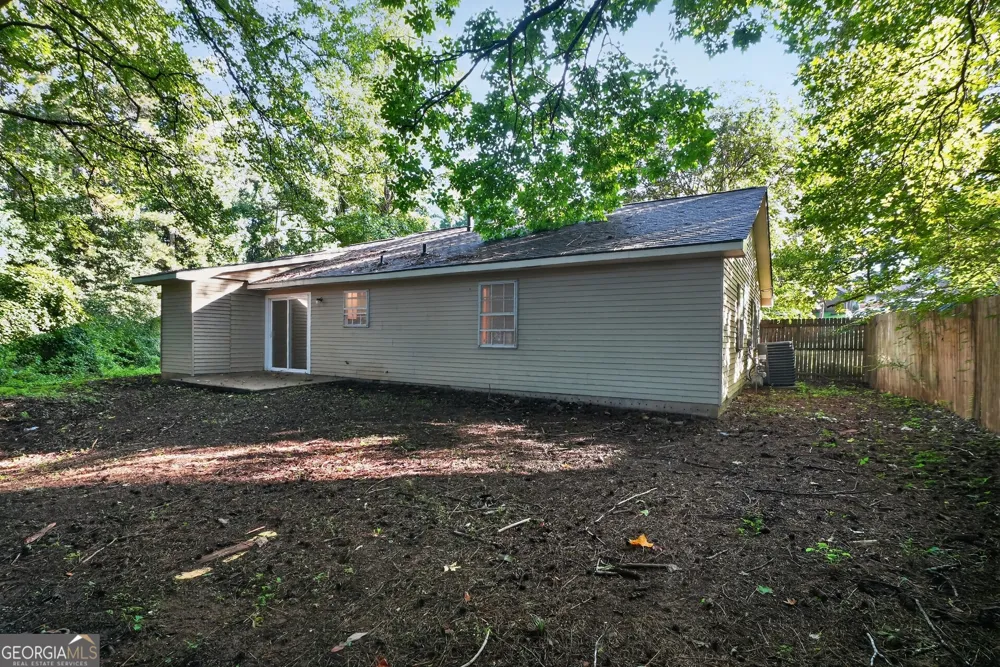 5881 Seam ST Lithonia, GA 30058