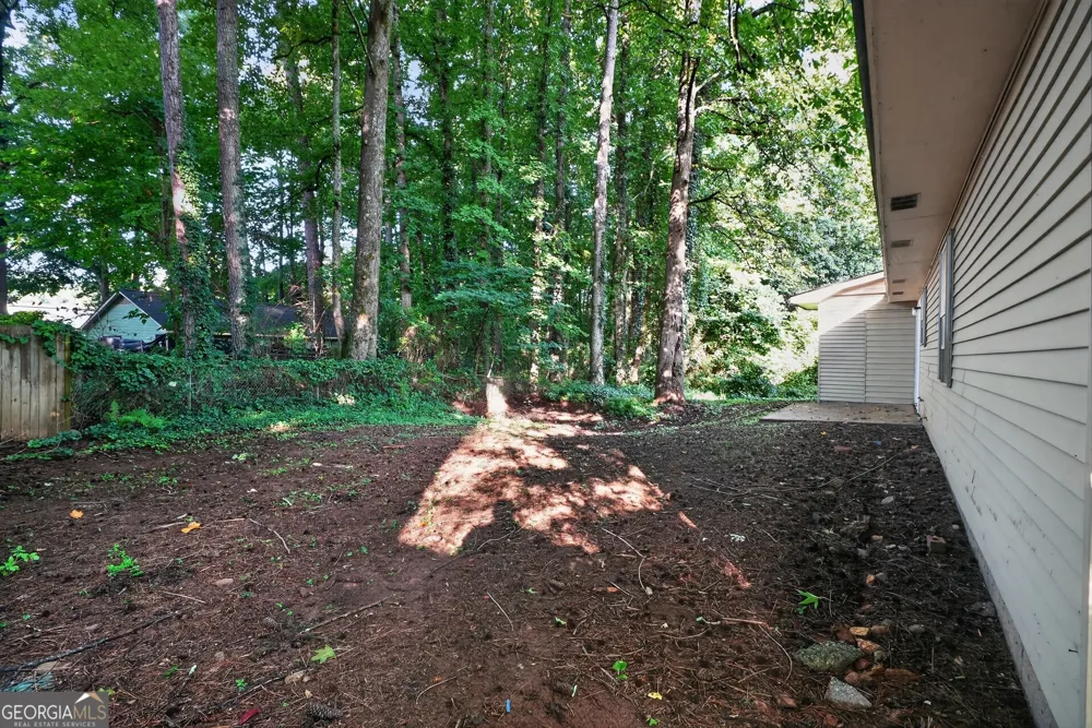 5881 Seam ST Lithonia, GA 30058
