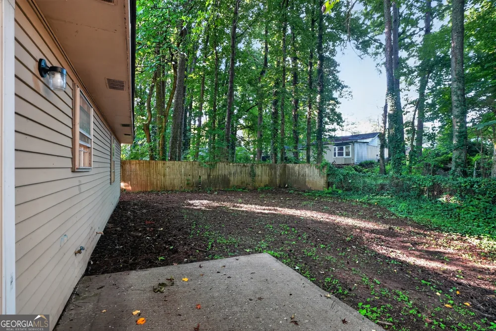 5881 Seam ST Lithonia, GA 30058