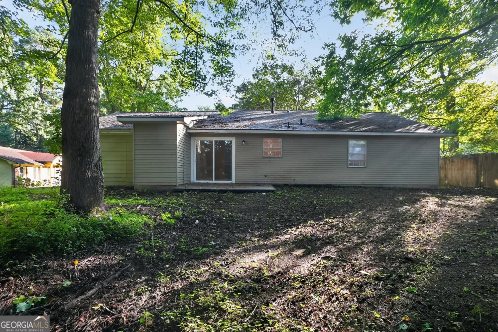 5881 Seam ST Lithonia, GA 30058