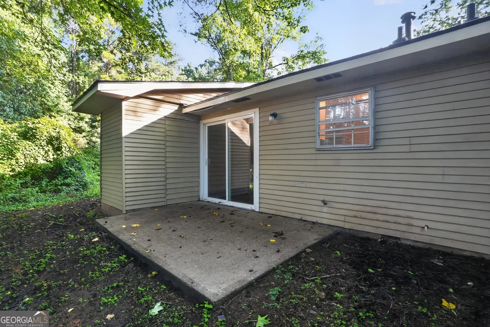 5881 Seam ST Lithonia, GA 30058