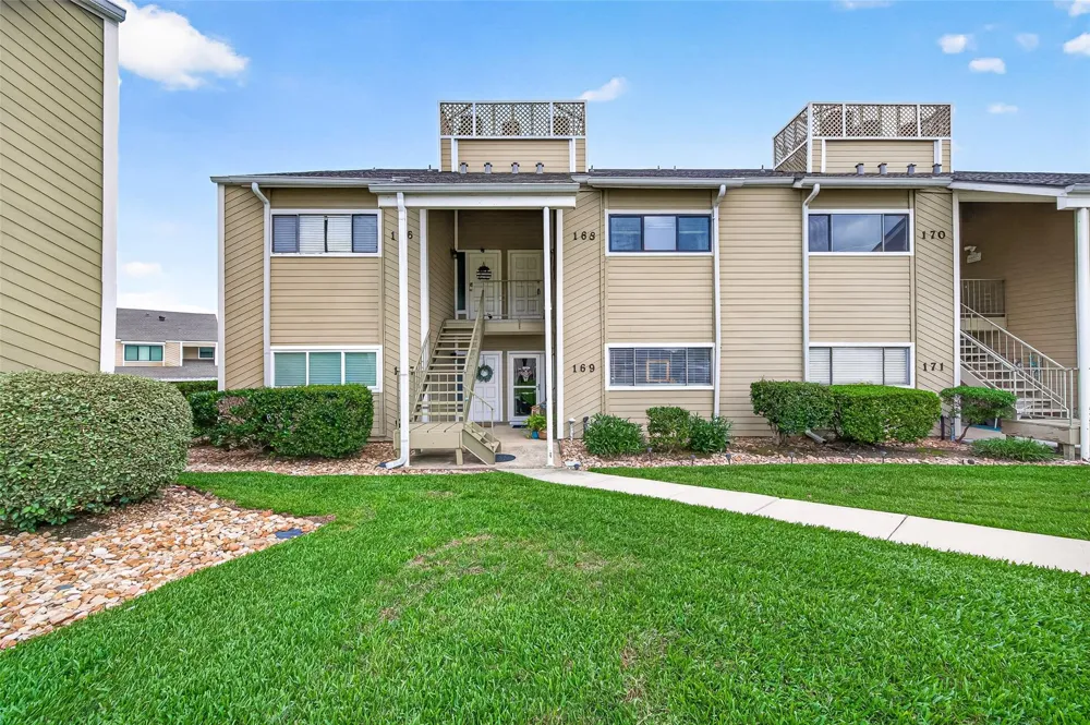 168 April Point Drive S #168 Conroe, TX 77356