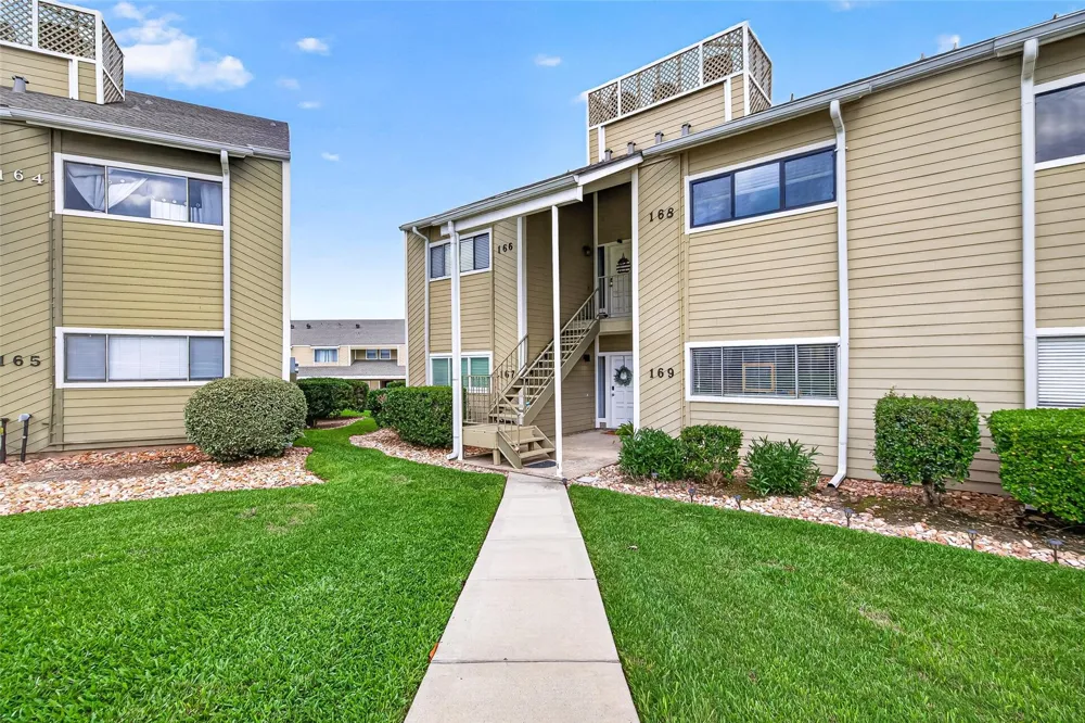 168 April Point Drive S #168 Conroe, TX 77356