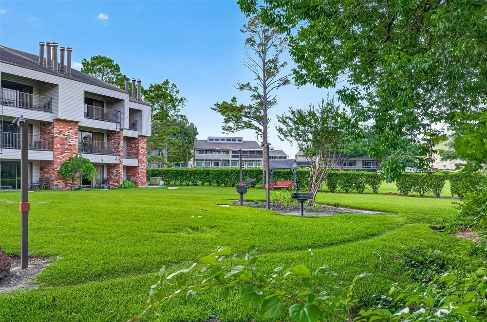 168 April Point Drive S #168 Conroe, TX 77356