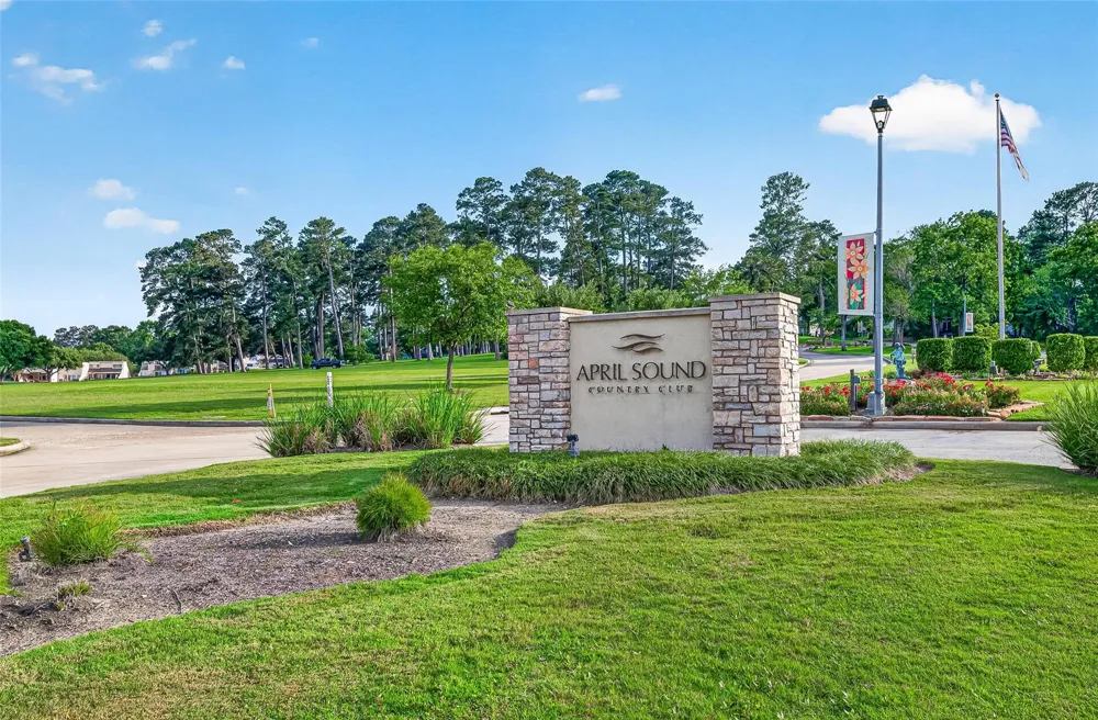 168 April Point Drive S #168 Conroe, TX 77356