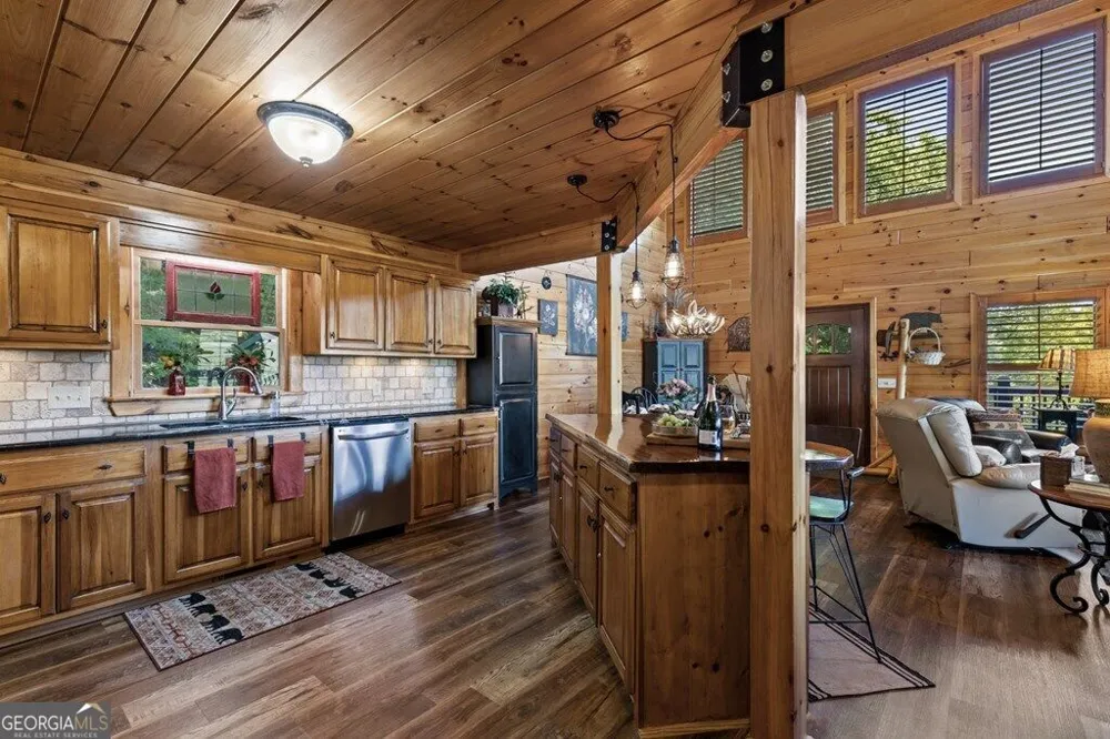 115 Mountain High DR Mineral Bluff, GA 30559