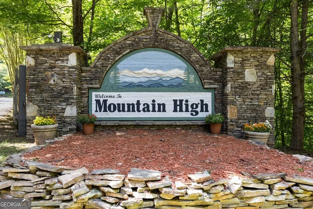 115 Mountain High DR Mineral Bluff, GA 30559