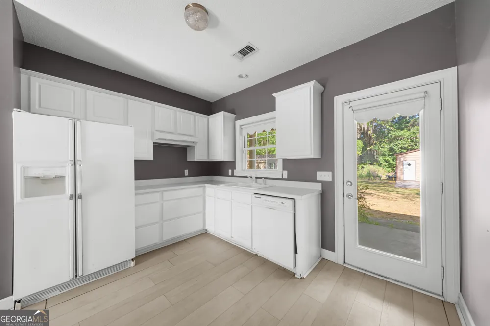 8609 Gohler AVE Savannah, GA 31406
