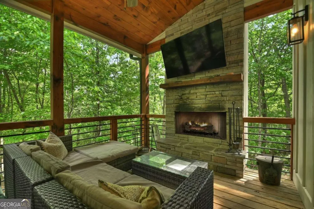 285 Pine Terrace CIR Blue Ridge, GA 30513