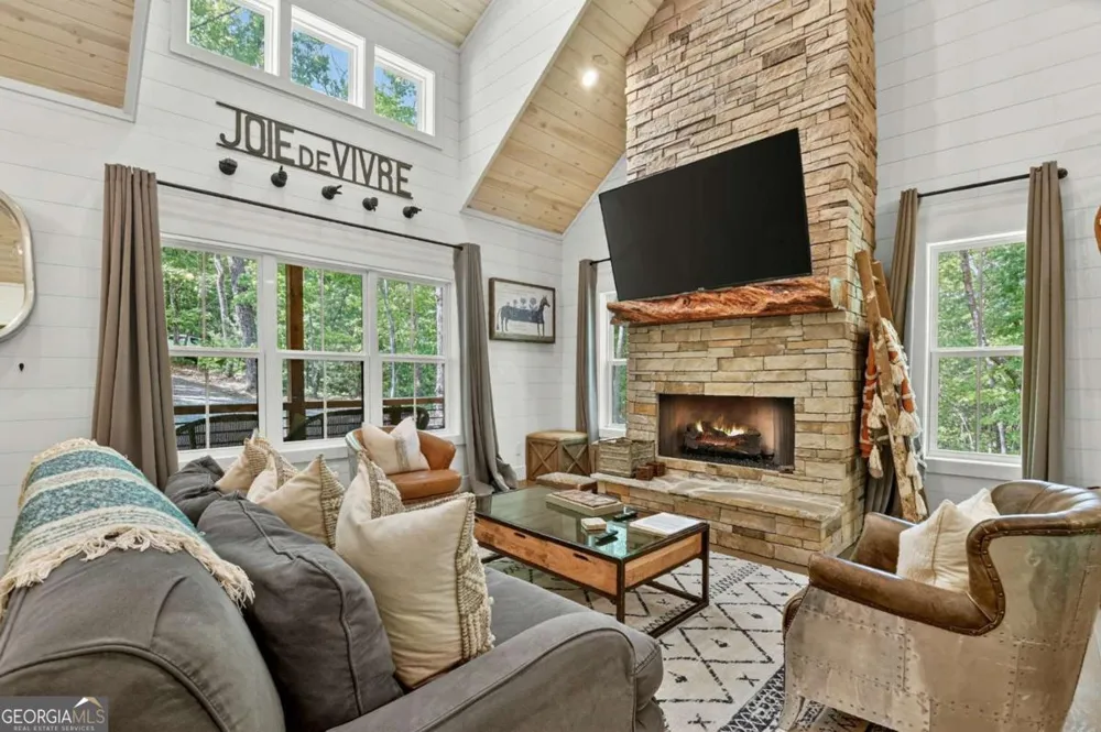 285 Pine Terrace CIR Blue Ridge, GA 30513