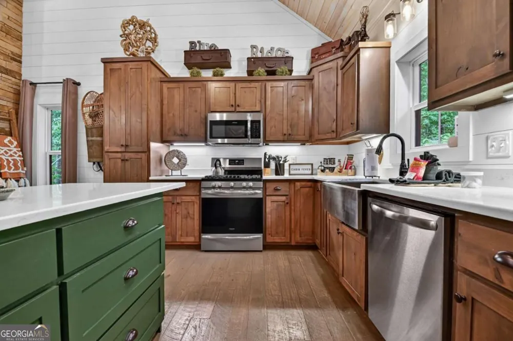285 Pine Terrace CIR Blue Ridge, GA 30513