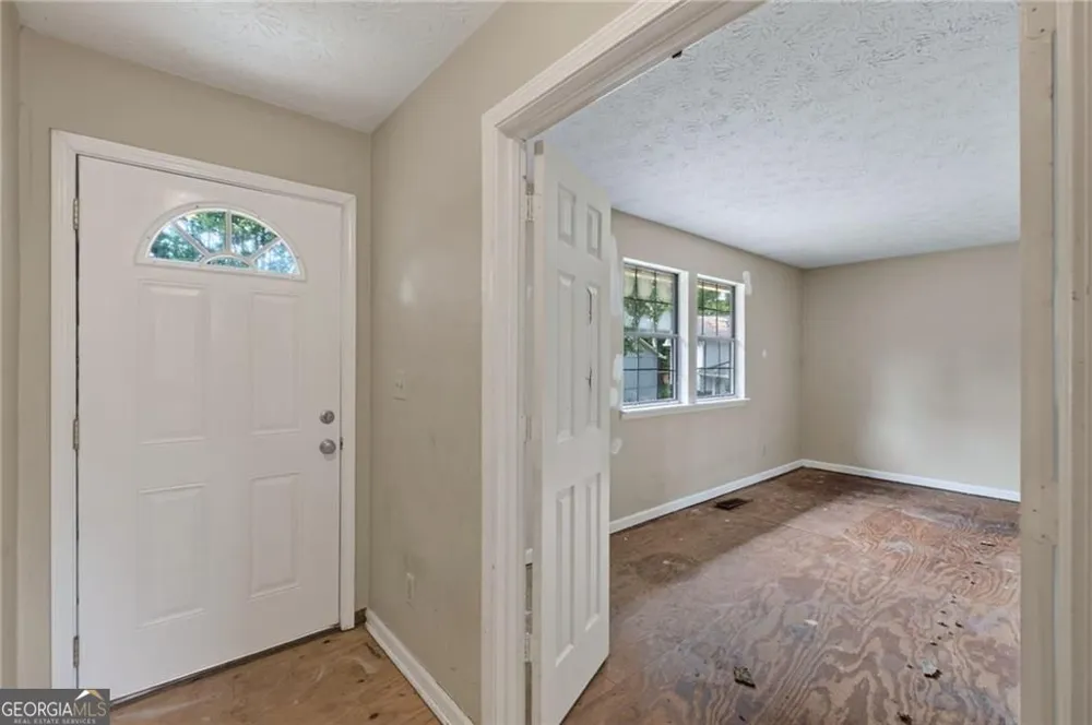 6077 Cherokee Valley LN Lithonia, GA 30058