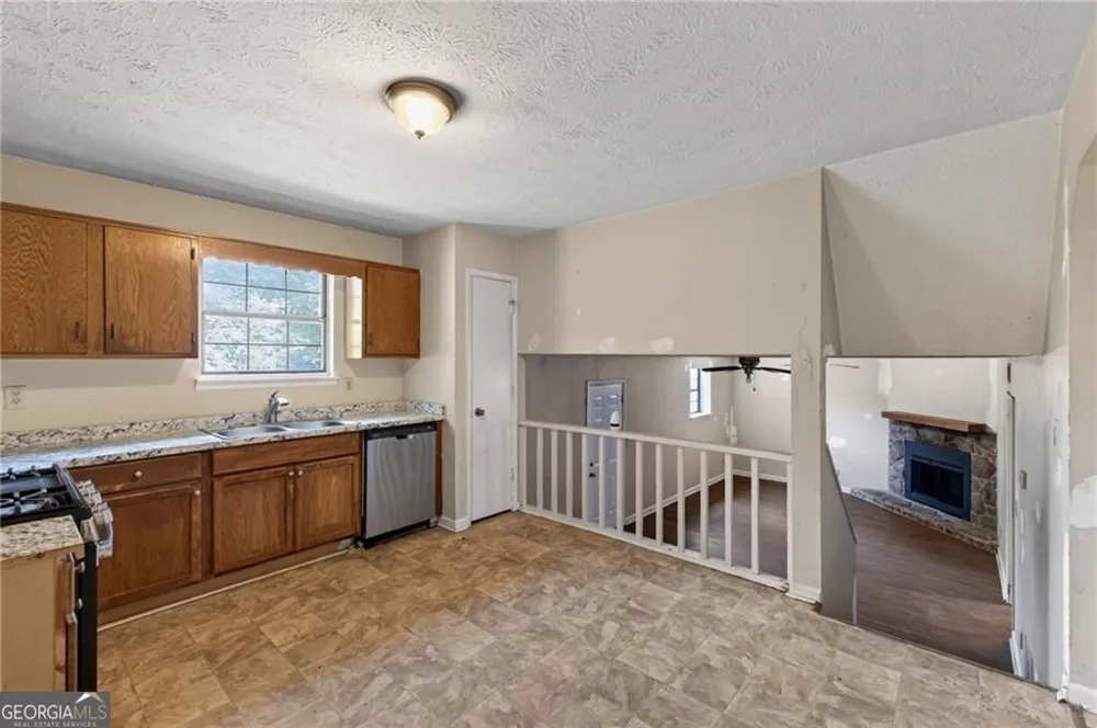 6077 Cherokee Valley LN Lithonia, GA 30058