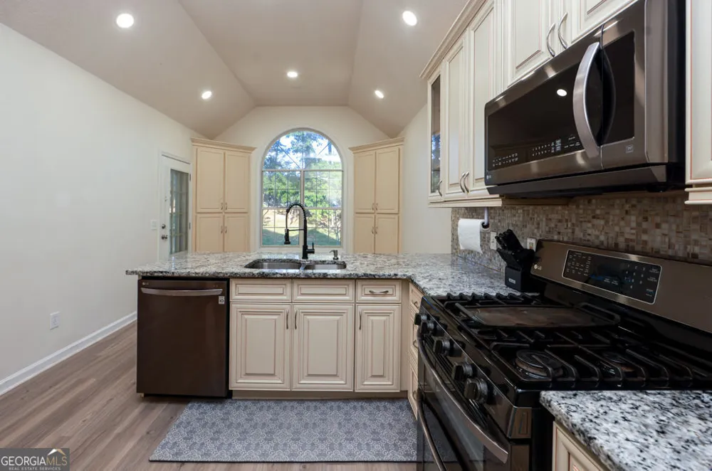 3029 Clove Tree LN Woodstock, GA 30189