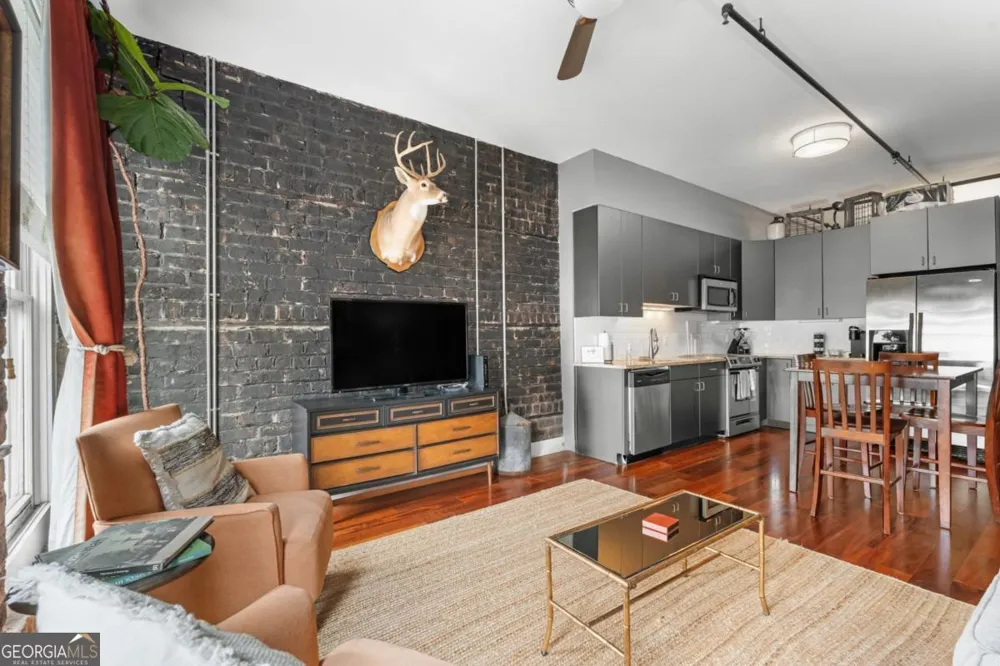 310 W Broughton ST Savannah, GA 31401