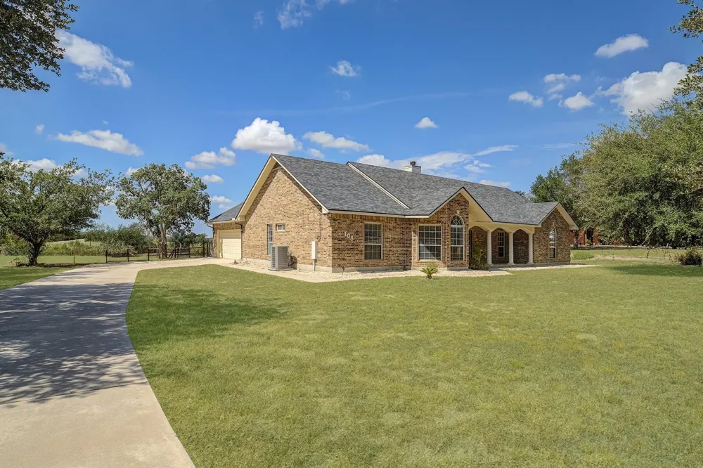 108 Deer Ridge Drive La Vernia, TX 78121