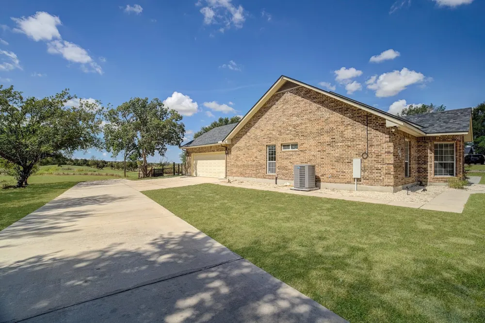 108 Deer Ridge Drive La Vernia, TX 78121