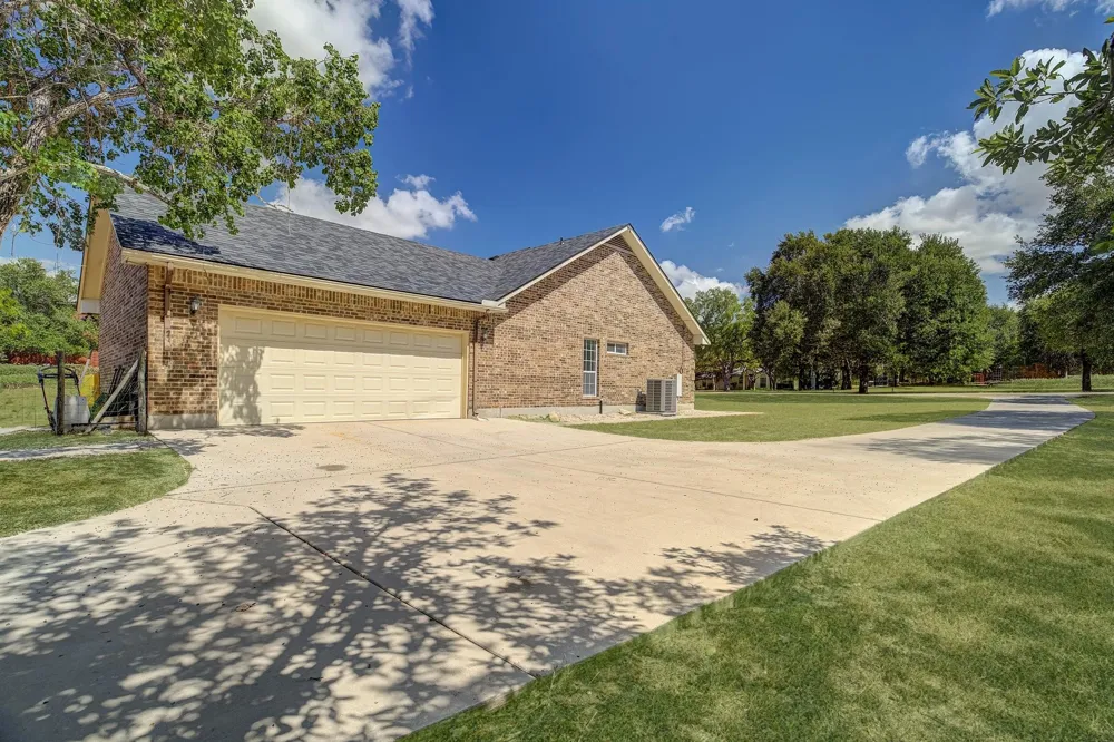 108 Deer Ridge Drive La Vernia, TX 78121