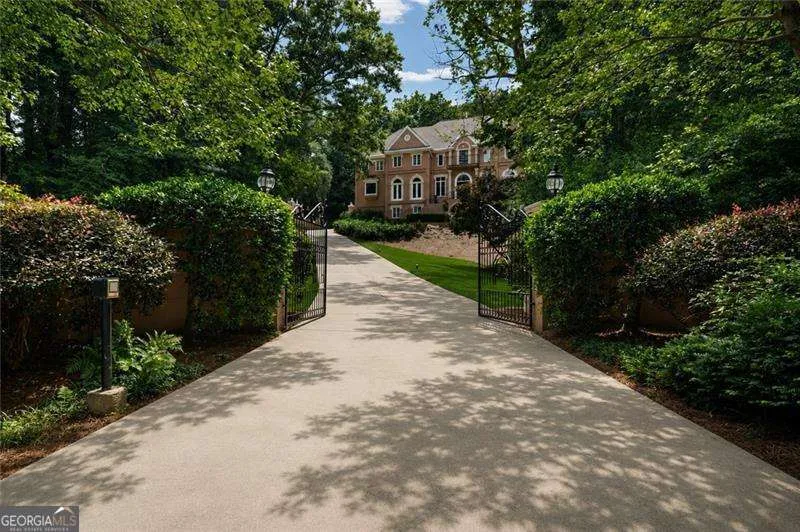 135 Lameloise LN Atlanta, GA 30327