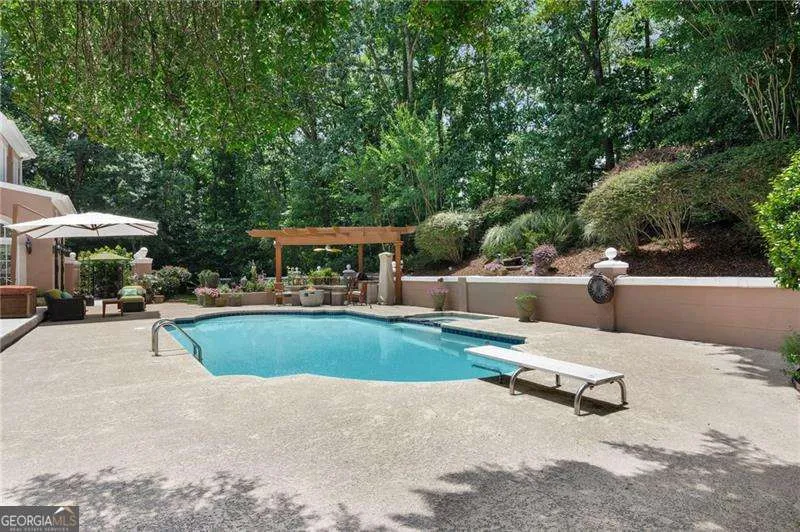 135 Lameloise LN Atlanta, GA 30327