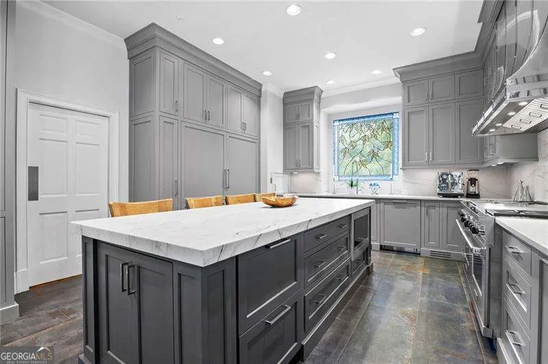 135 Lameloise LN Atlanta, GA 30327