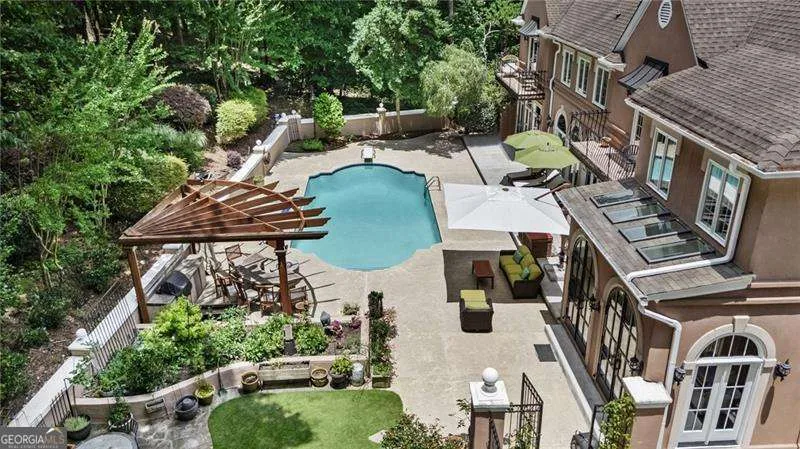 135 Lameloise LN Atlanta, GA 30327