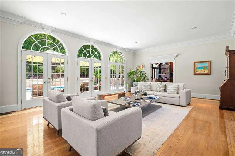 135 Lameloise LN Atlanta, GA 30327