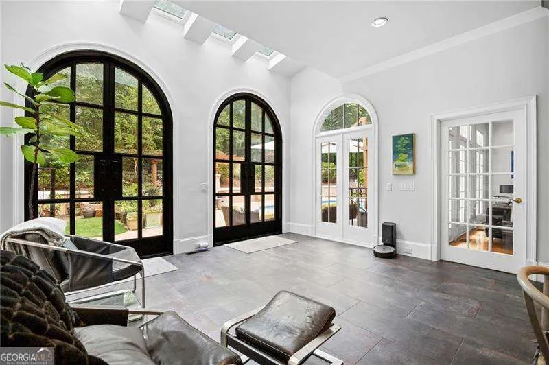 135 Lameloise LN Atlanta, GA 30327