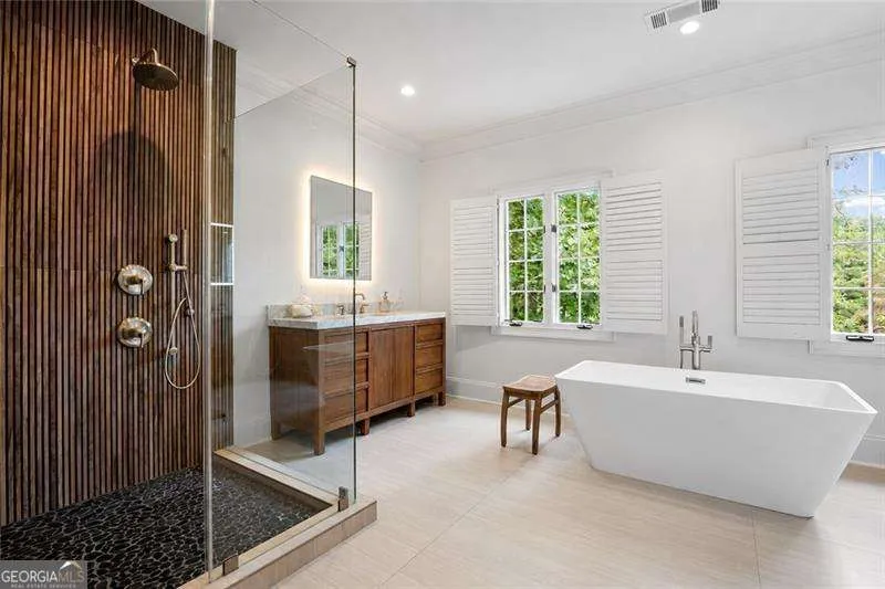 135 Lameloise LN Atlanta, GA 30327