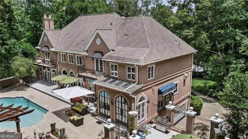 135 Lameloise LN Atlanta, GA 30327