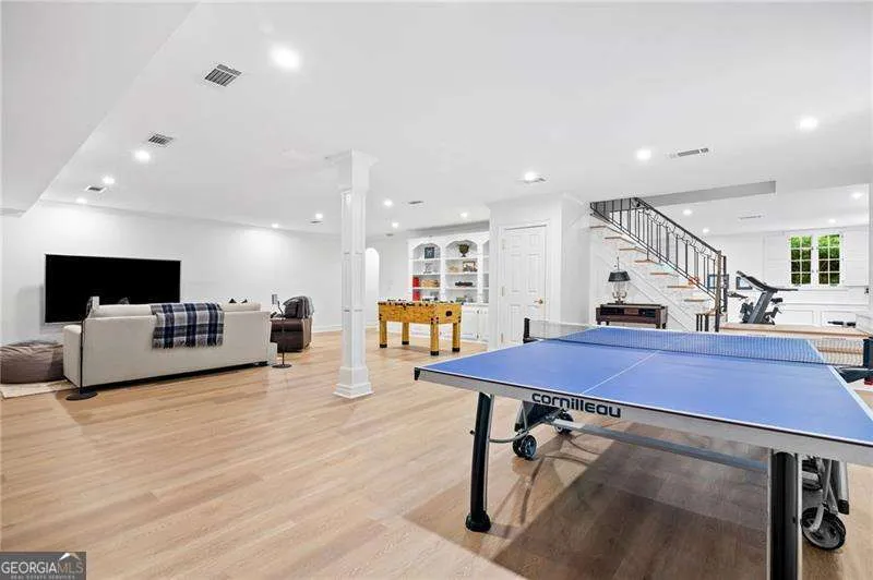 135 Lameloise LN Atlanta, GA 30327