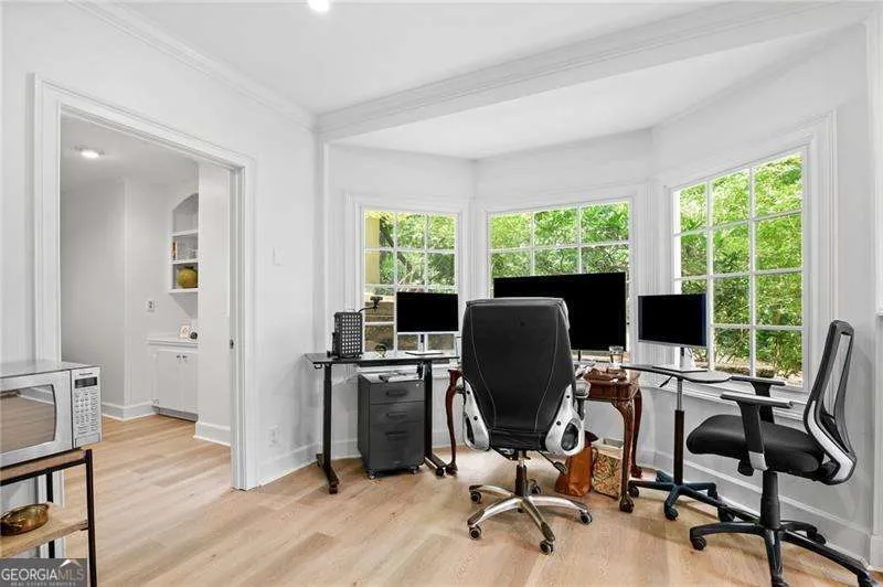 135 Lameloise LN Atlanta, GA 30327