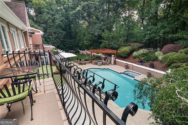 135 Lameloise LN Atlanta, GA 30327