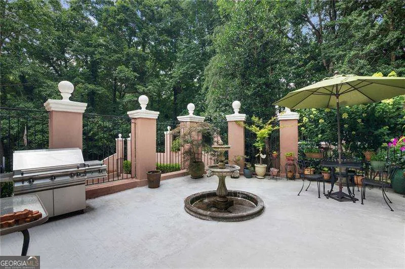 135 Lameloise LN Atlanta, GA 30327
