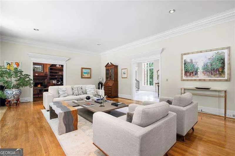 135 Lameloise LN Atlanta, GA 30327