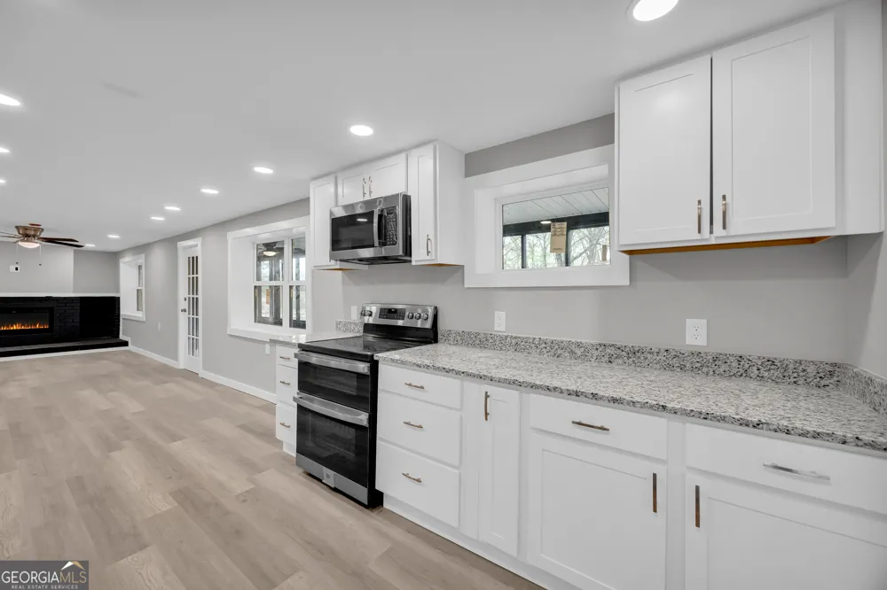 8606 Holly Springs RD Maysville, GA 30558