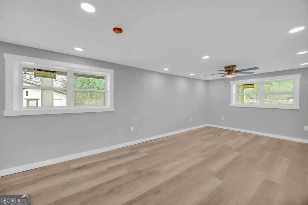 8606 Holly Springs RD Maysville, GA 30558