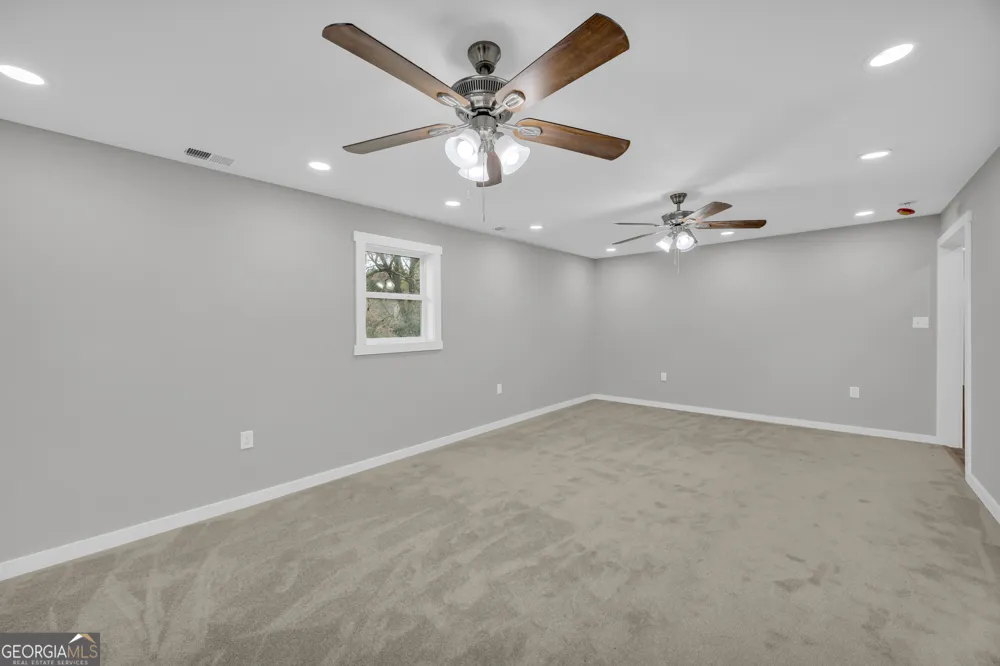 8606 Holly Springs RD Maysville, GA 30558