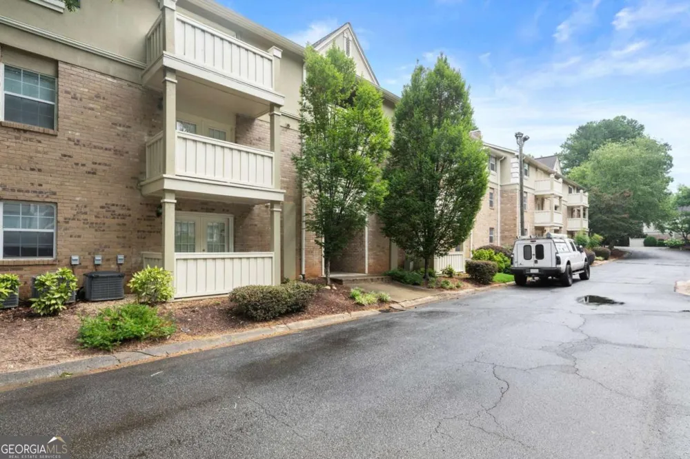 6900 Roswell RD Sandy Springs, GA 30328