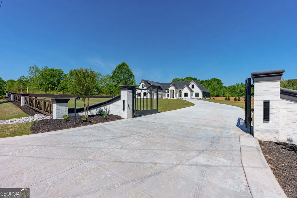 2366 Wall RD Monroe, GA 30655