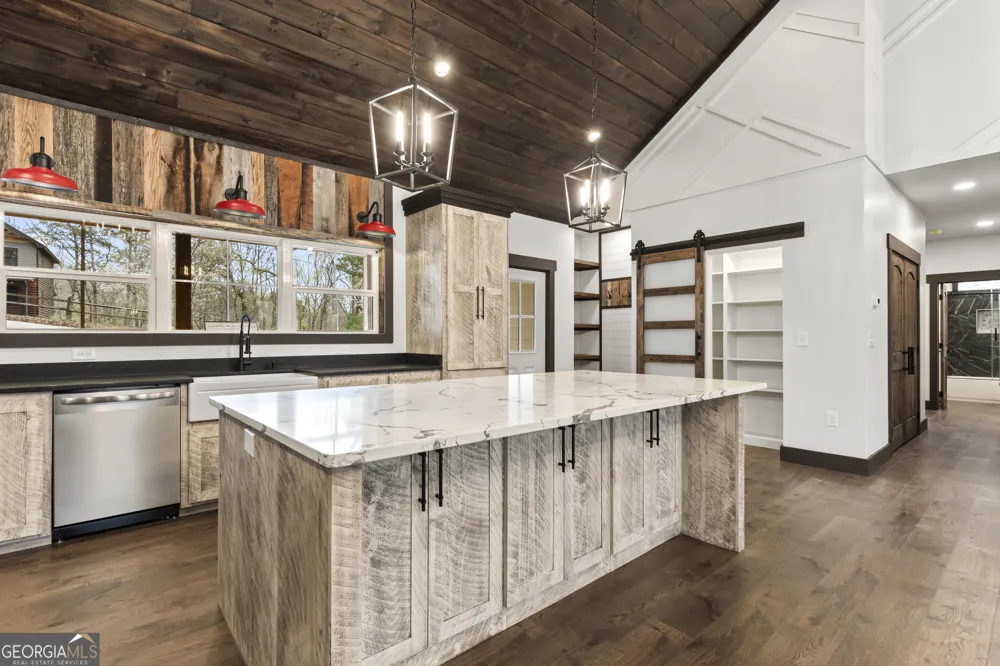 64 Nickel LN Ellijay, GA 30540