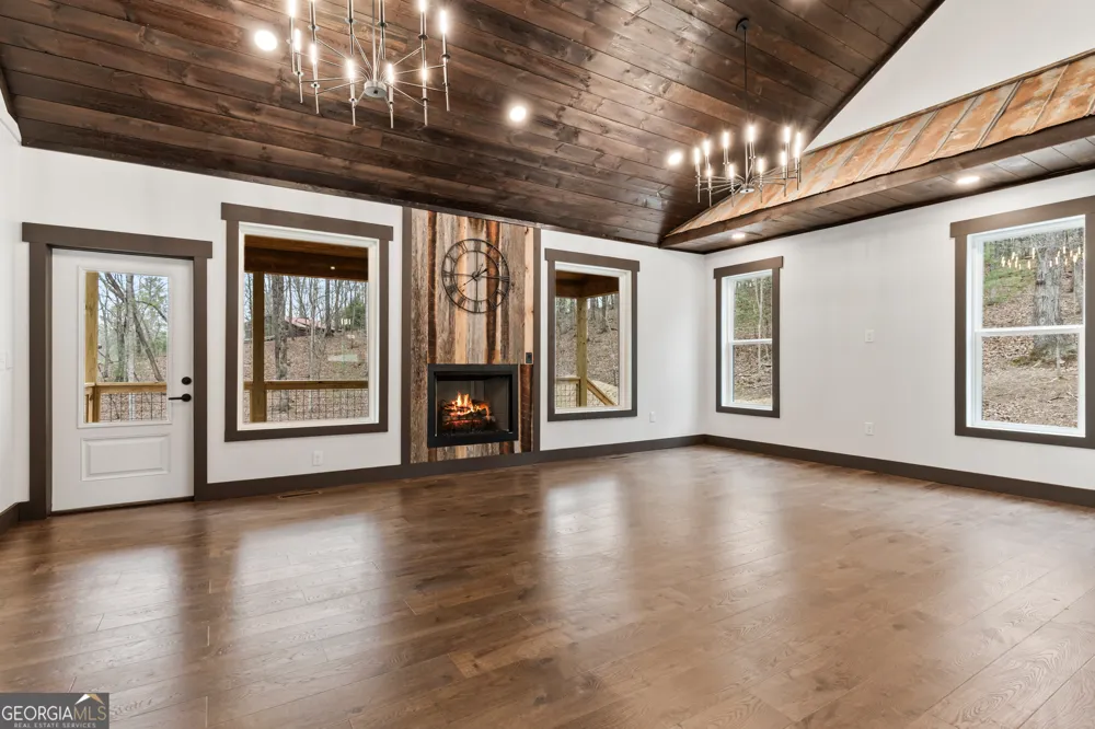 64 Nickel LN Ellijay, GA 30540