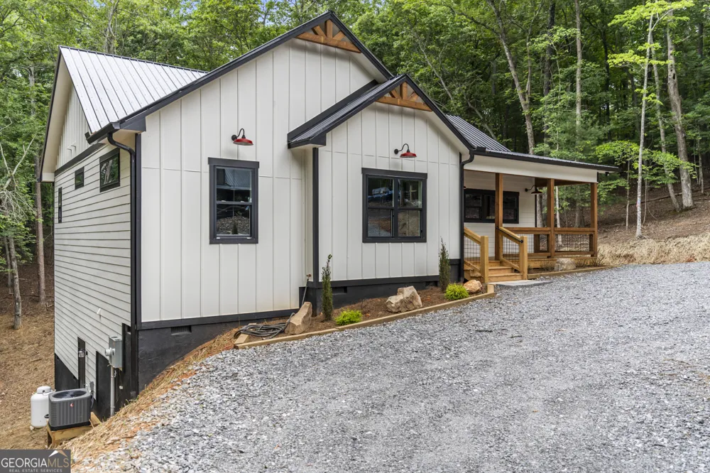 64 Nickel LN Ellijay, GA 30540