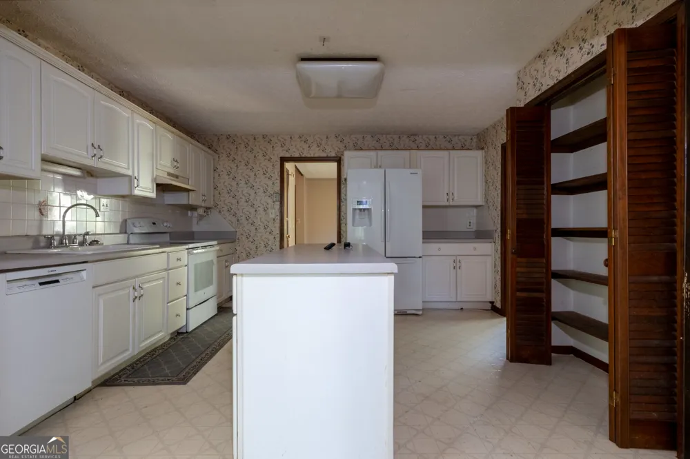 1100 Pine Grove Pointe DR Roswell, GA 30075