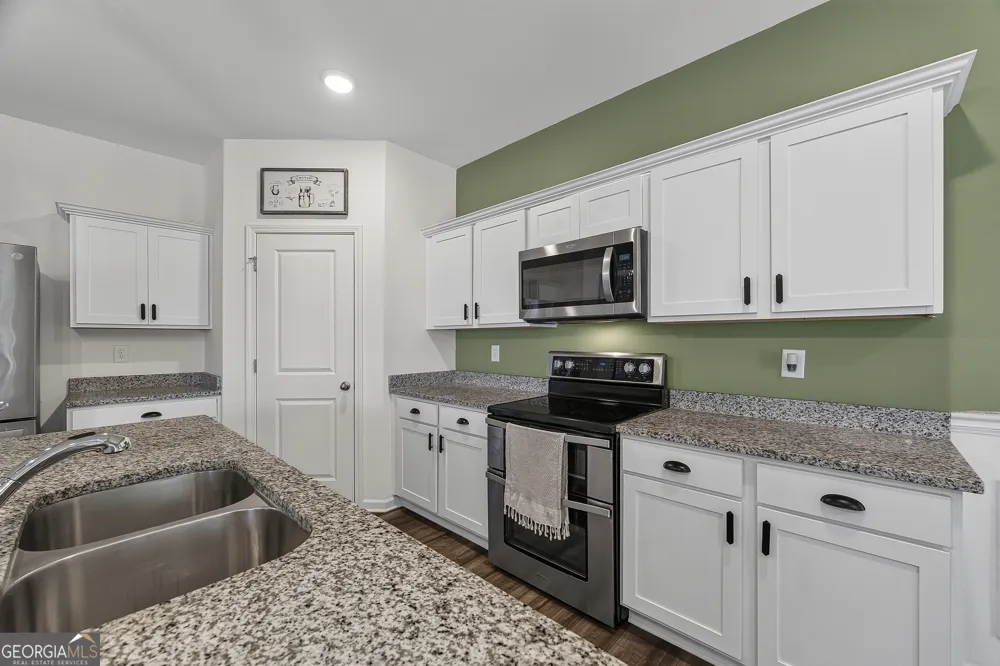 241 Knightsbridge LN Winder, GA 30680