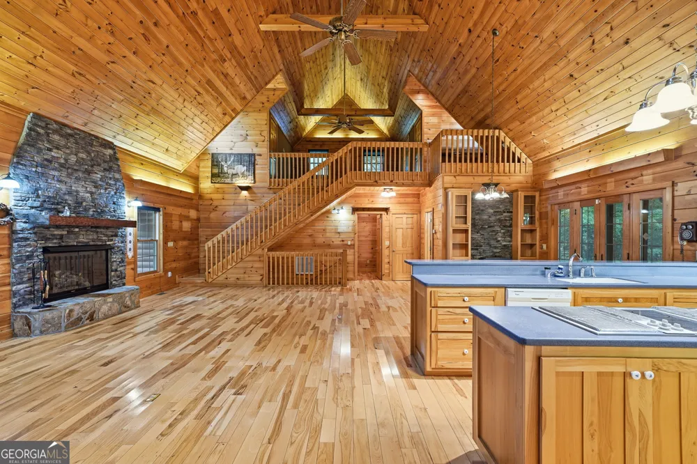 1347 Ivylog DR Blairsville, GA 30512
