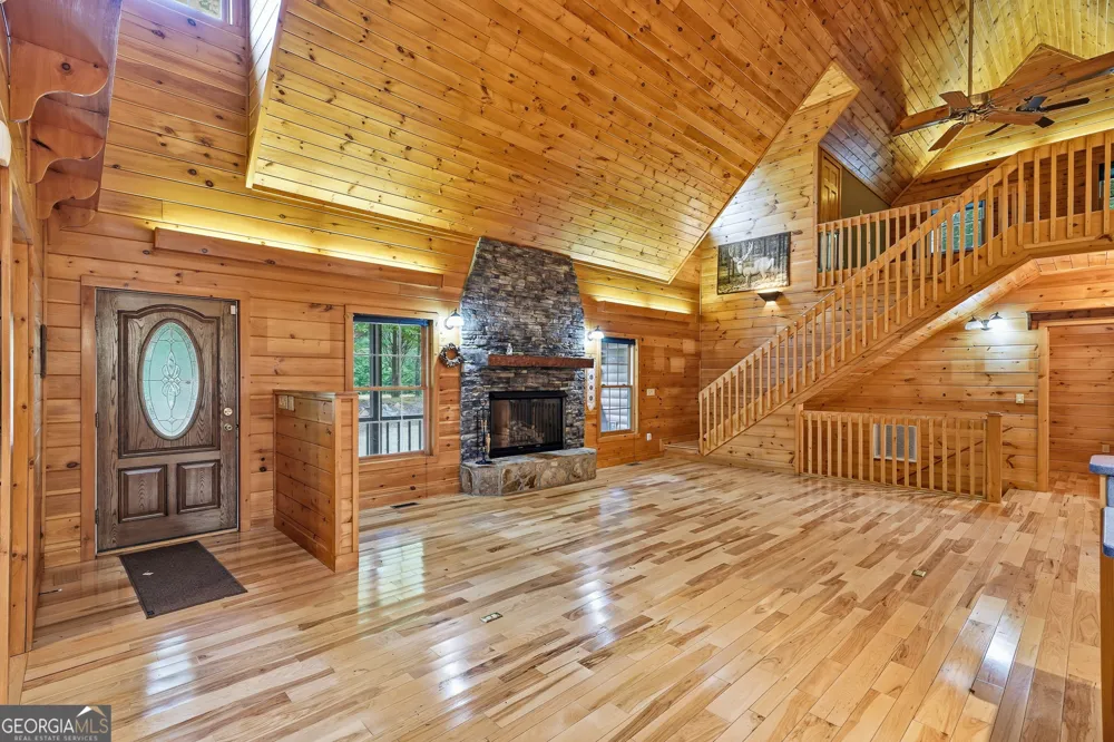 1347 Ivylog DR Blairsville, GA 30512