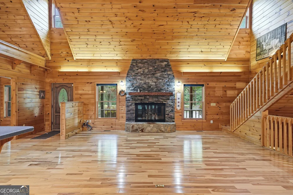 1347 Ivylog DR Blairsville, GA 30512