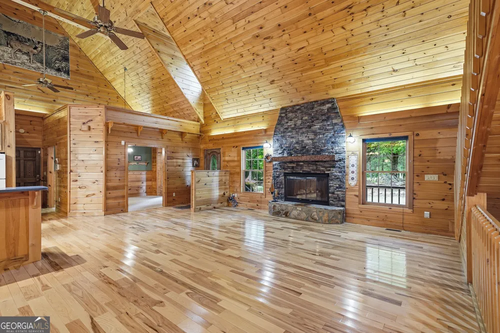 1347 Ivylog DR Blairsville, GA 30512