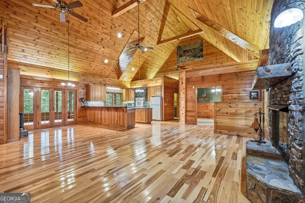 1347 Ivylog DR Blairsville, GA 30512